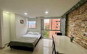 Magnificent Apartment Near Lleras And Provenza